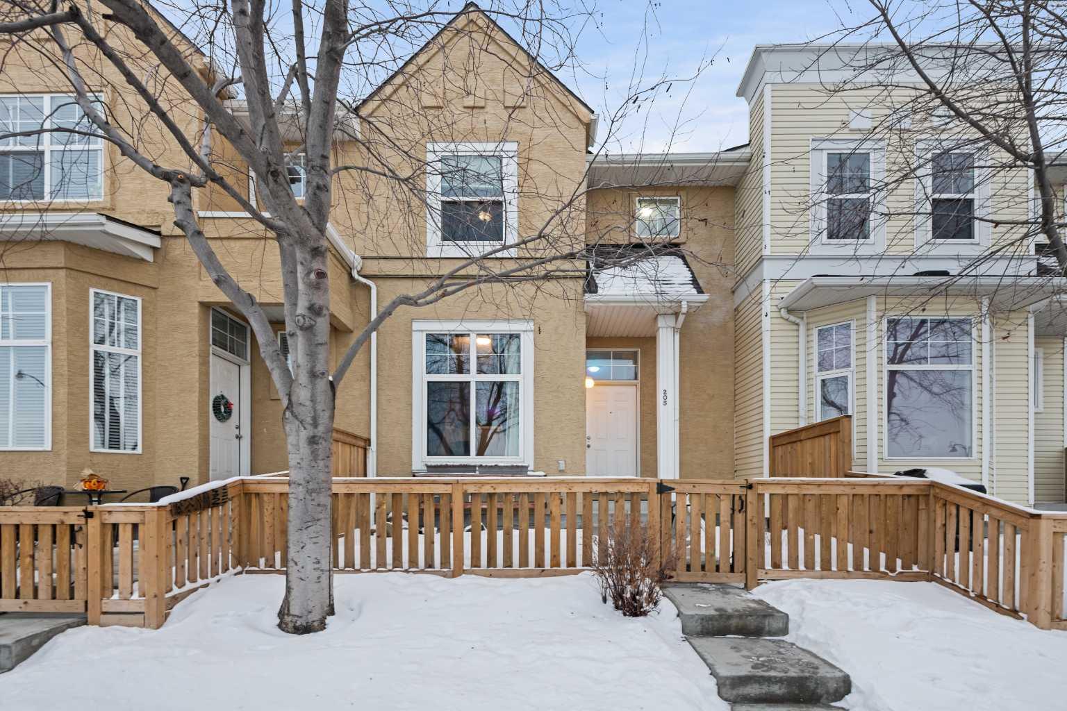205 Mckenzie Towne Gate SE, T2Z 4G2