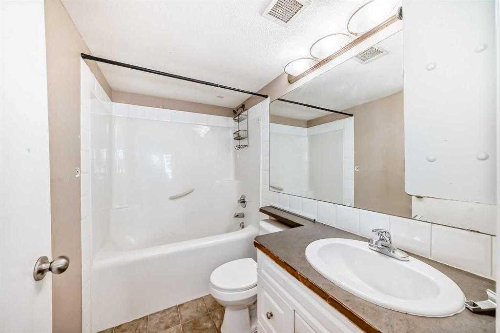 411, 2000 Applevillage Court SE, T2A 7Z4