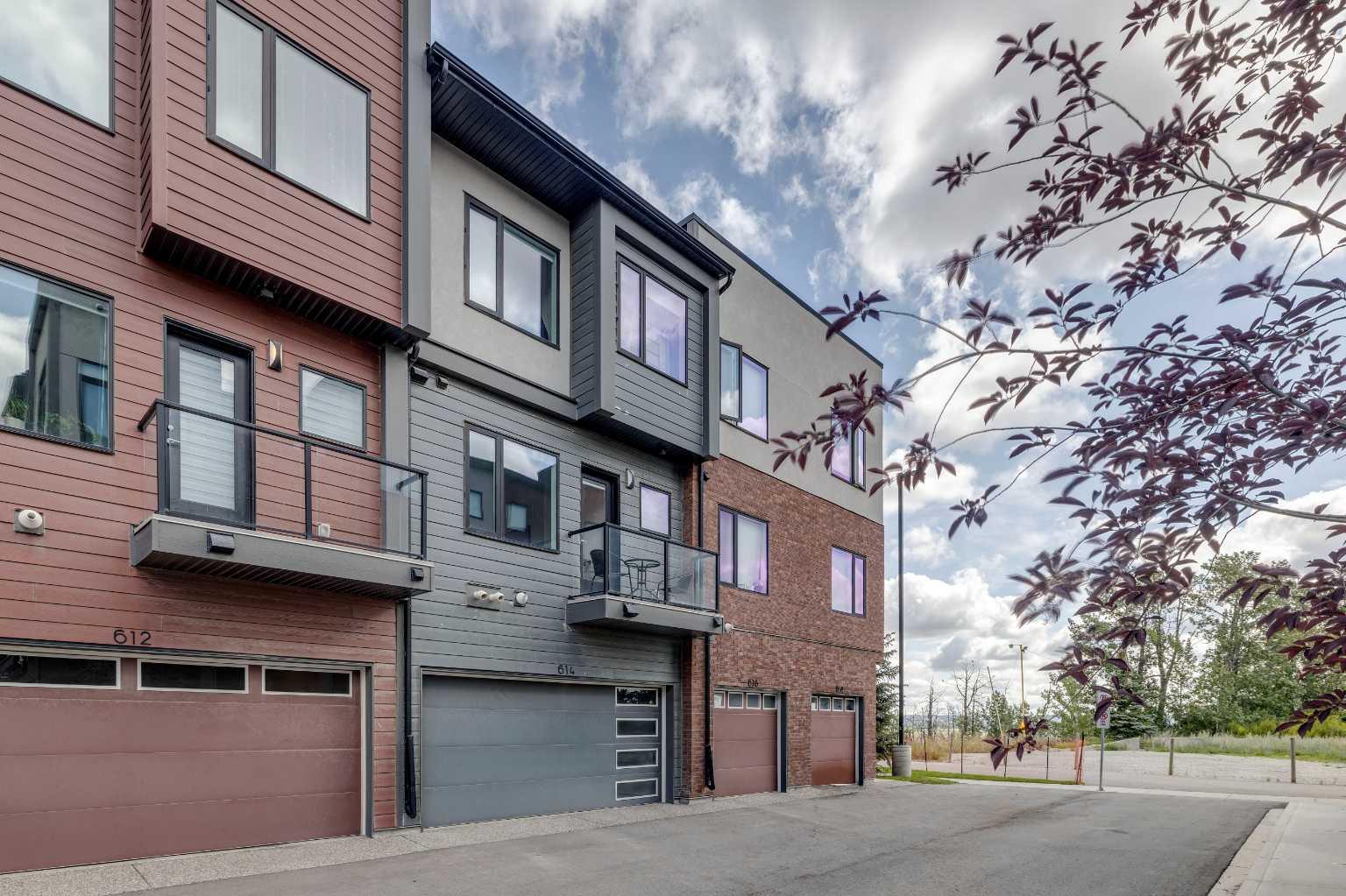 614 Greenbriar Common NW, T3B 6J2