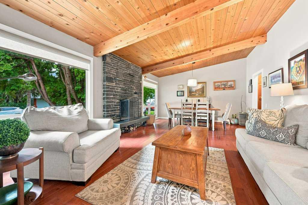 6 Varcourt Place NW, T3A 0G8