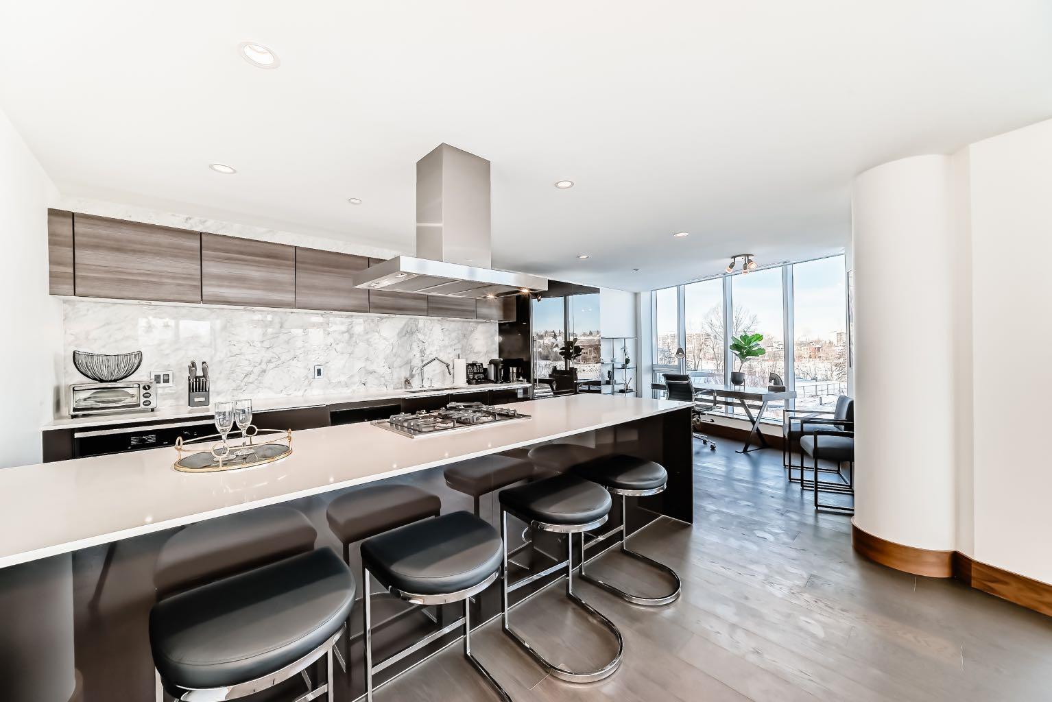 312, 738 1 Avenue SW, T2P 5G8