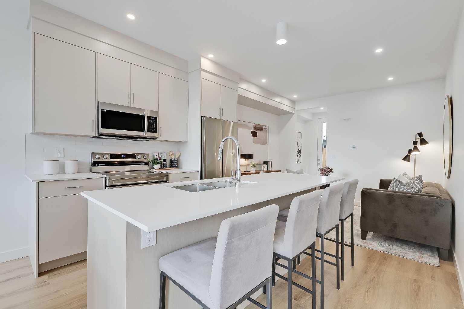 2, 828 8 Avenue NE, T2E 9E2