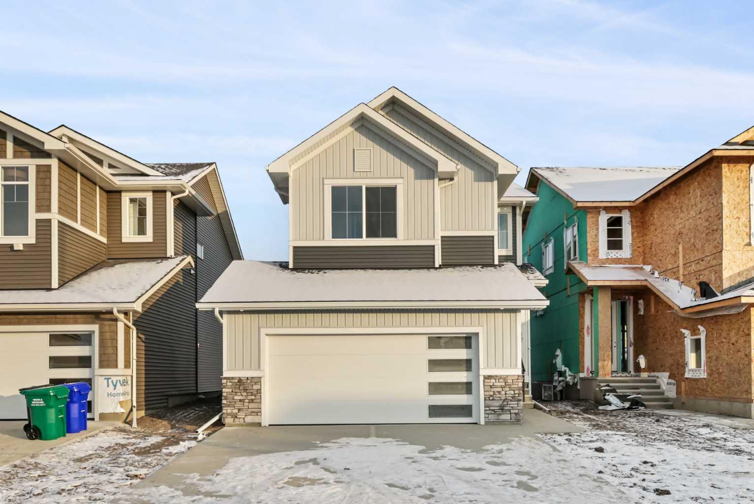 8 Topaz Place, T4C 3K2