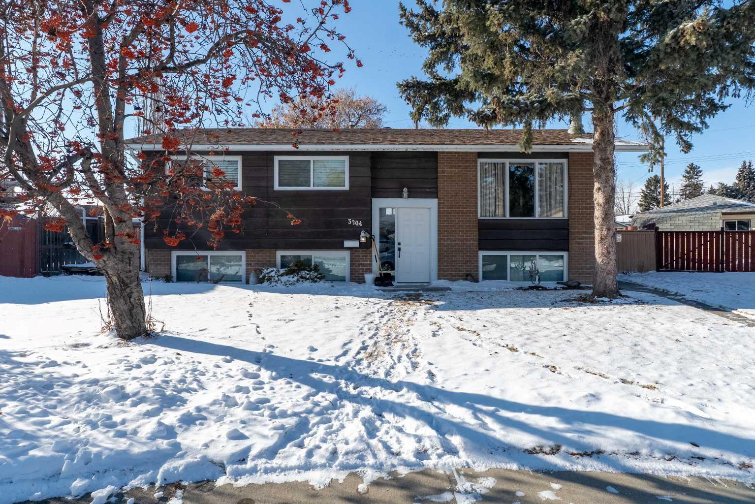 3204 Riel Place SE, T2A 1Z2