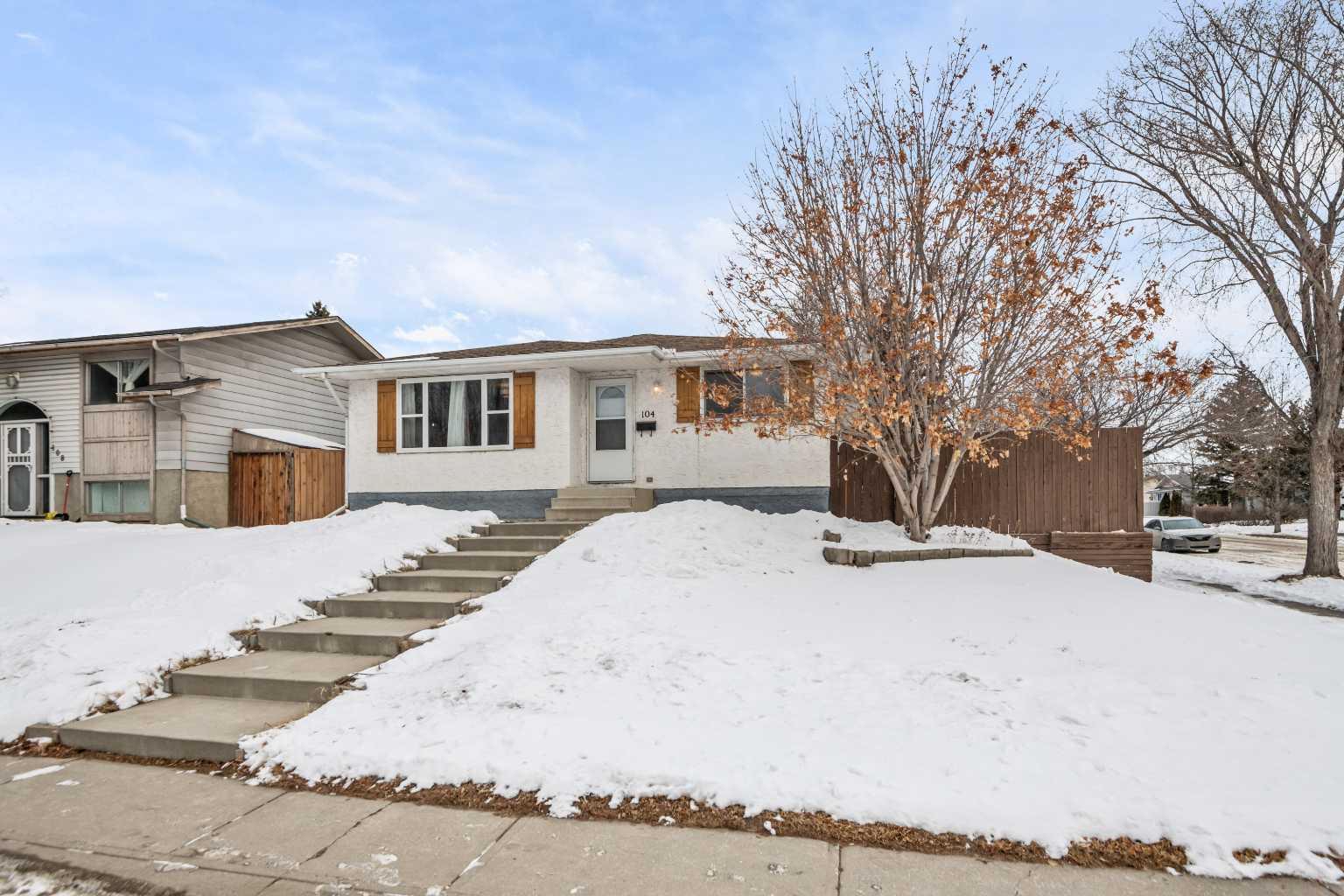 104 Doverthorn Close SE, T2B 2G6