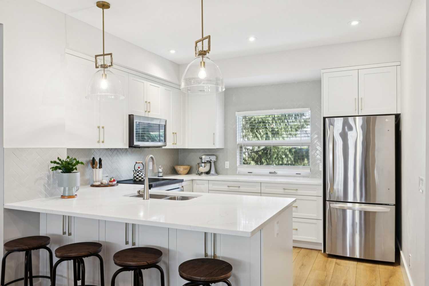 7, 1935 35 Street SW, T3E 2X4