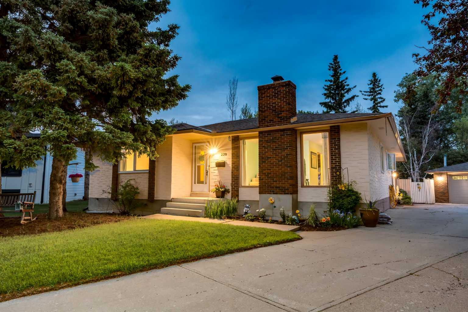 220 Oakridge Place SW, T2V 1V2
