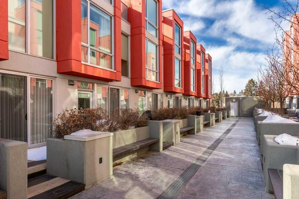 203, 2717 17 Street SW, T2T 4N4