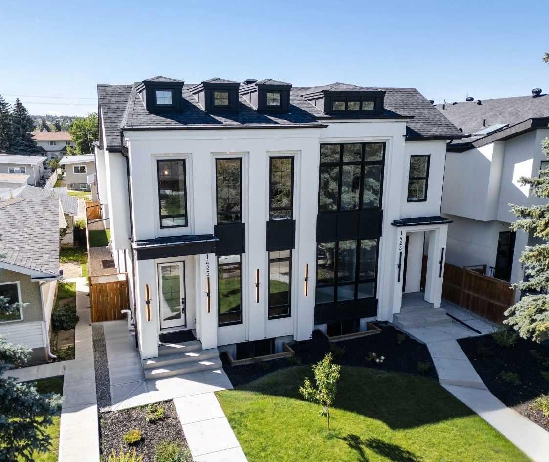 1425 44 Street SW, T3C2A7