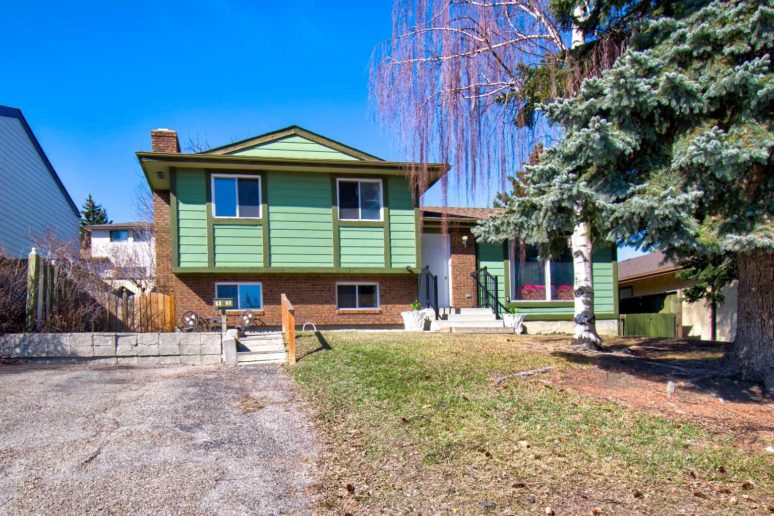 6307 Thornaby Way NW, T2K 5K8