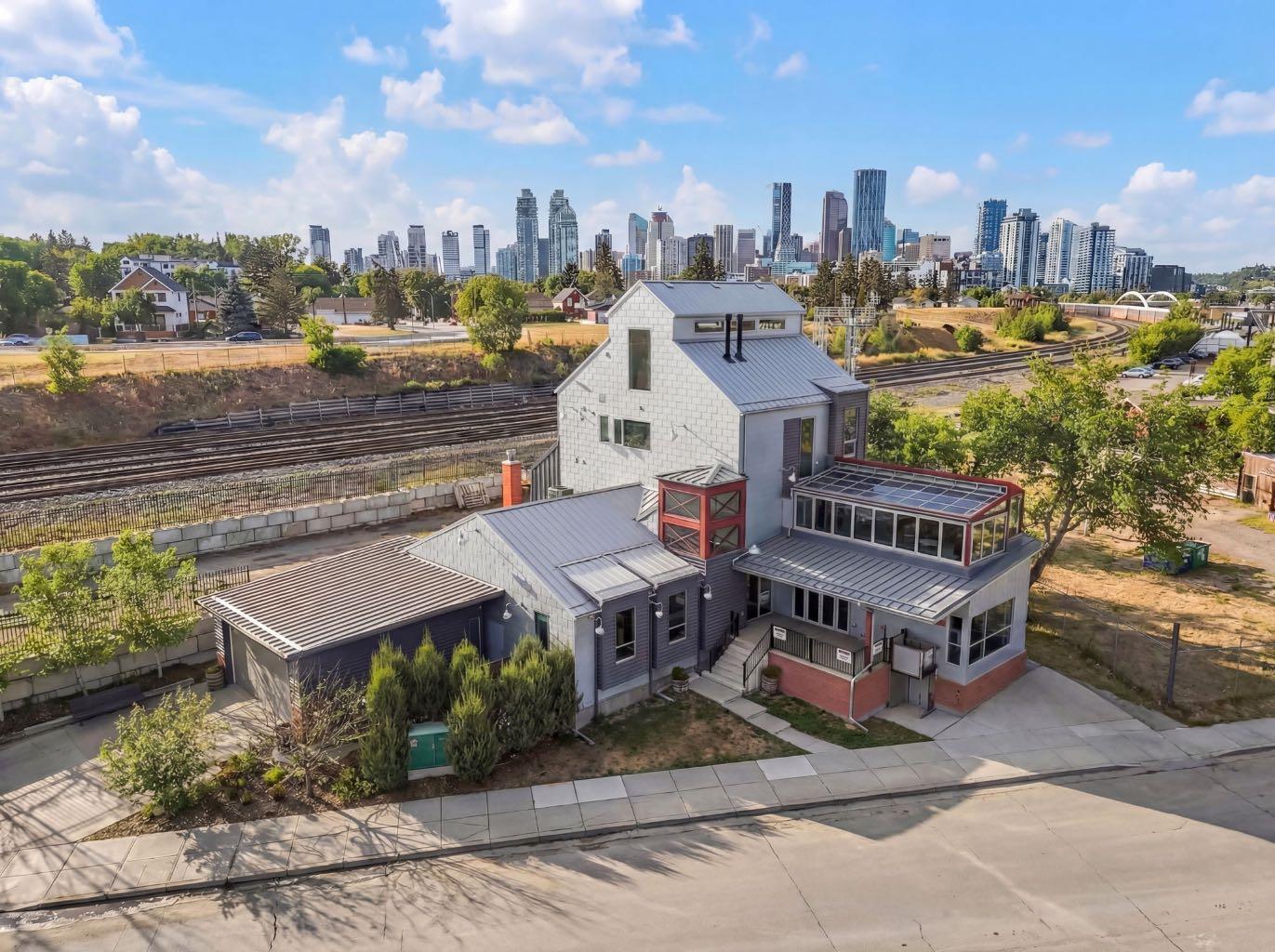 1015 11 Street SE, T2G 3E9