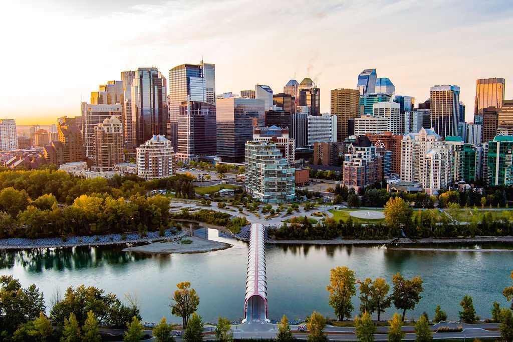 601, 738 1 Avenue SW, T2P 5G8