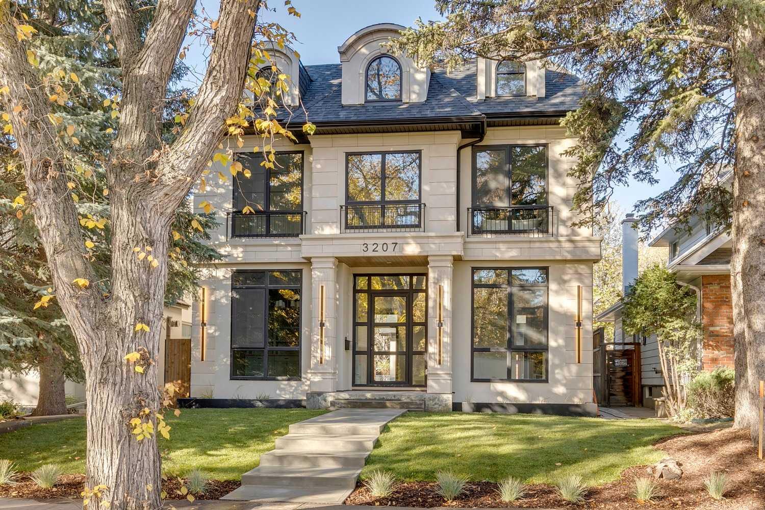 3207 Alfege Street SW, T2T 3S4