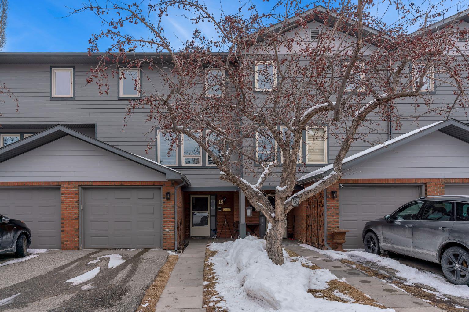 16, 64 Woodacres Crescent SW, T2W 4V6