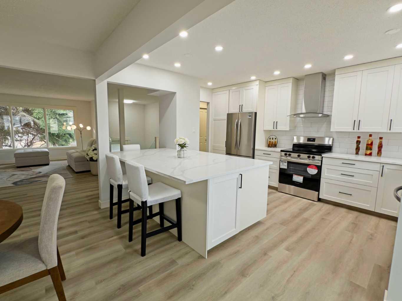 7032 78 Street NW, T3B 4H9