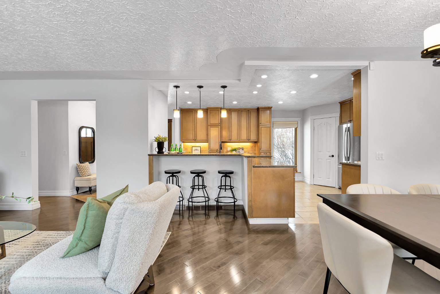 4712 Grove Hill Road SW, T3E 4G2