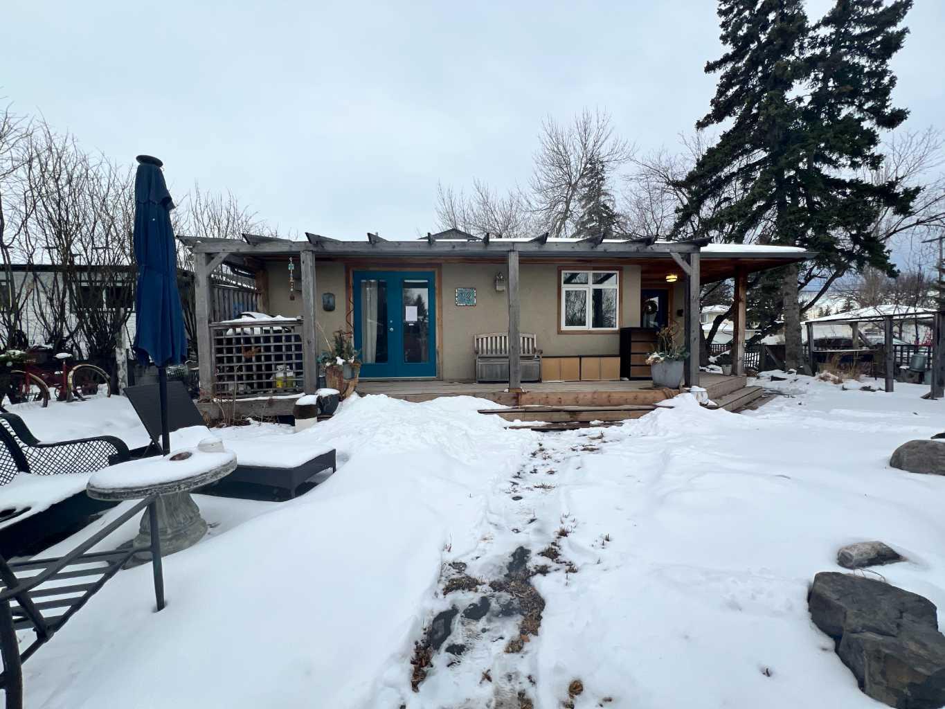 29 Windermere Road SW, T3C 3K2