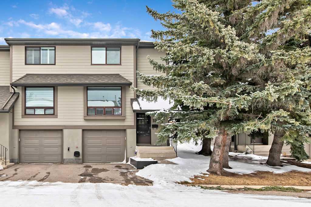 32, 5019 46 Avenue SW, T3E 6R1