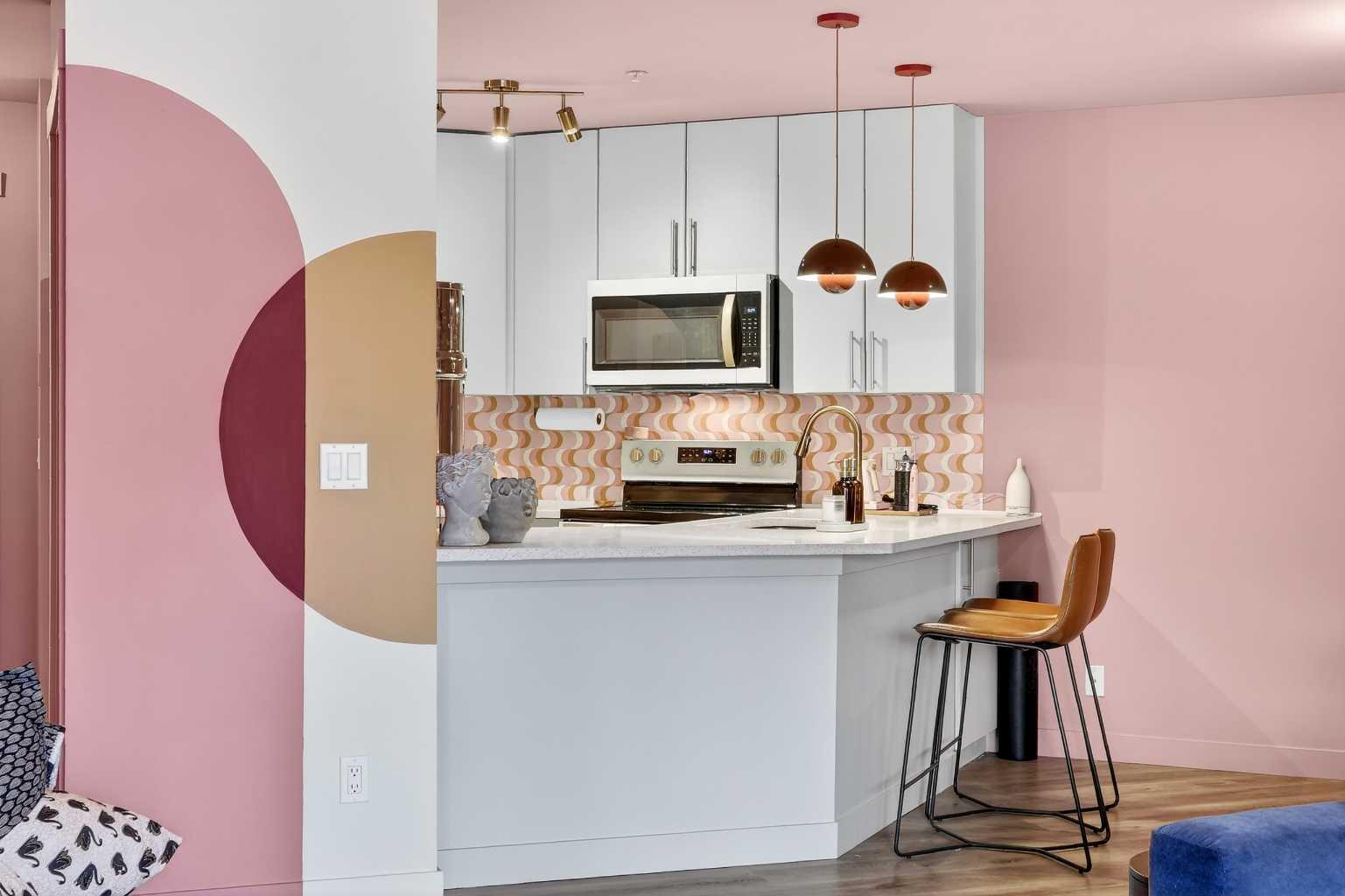 218, 25 Richard Place SW, T3E 7N1