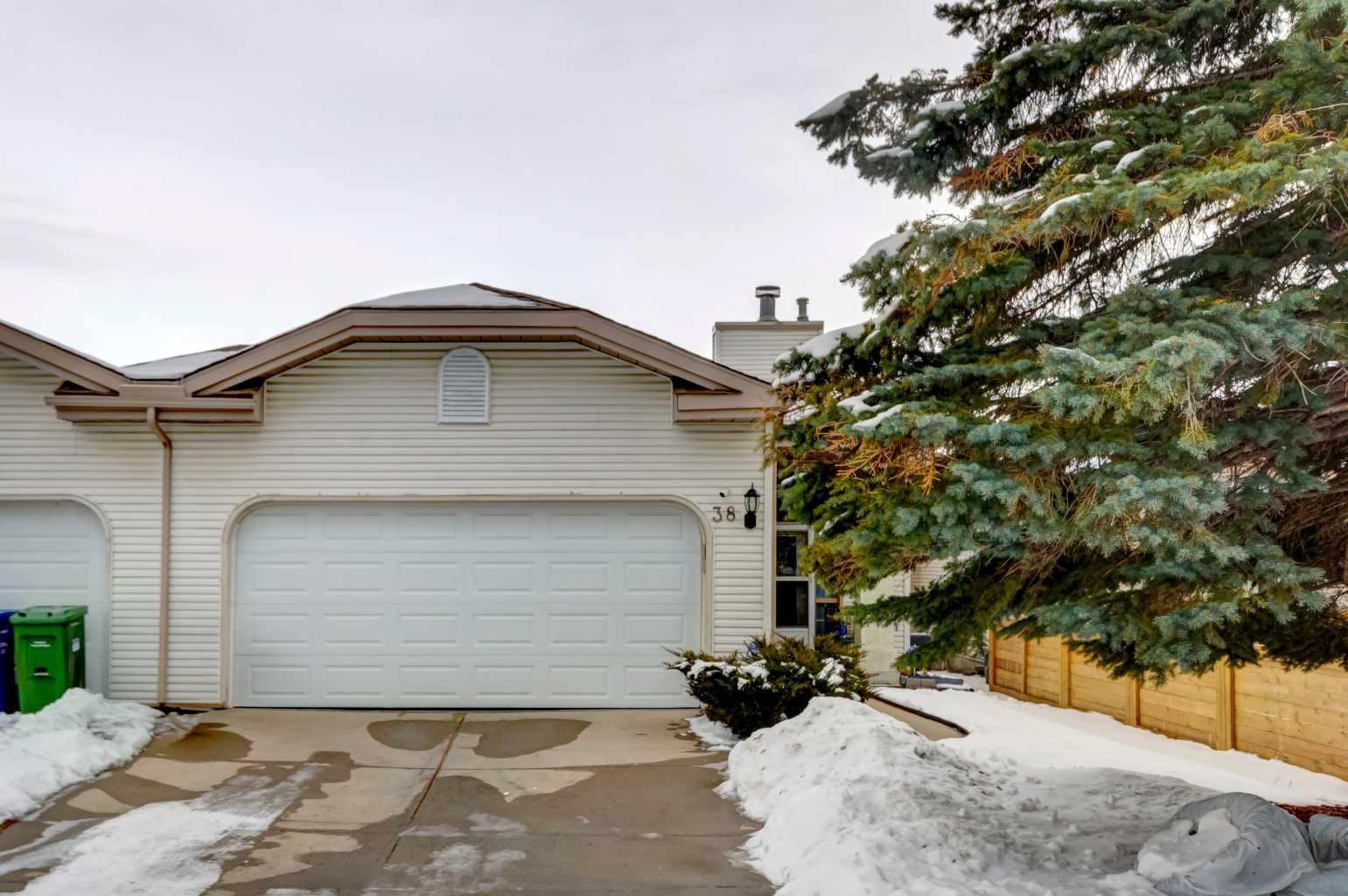 38 Millbank Hill SW, T2Y 2Y9