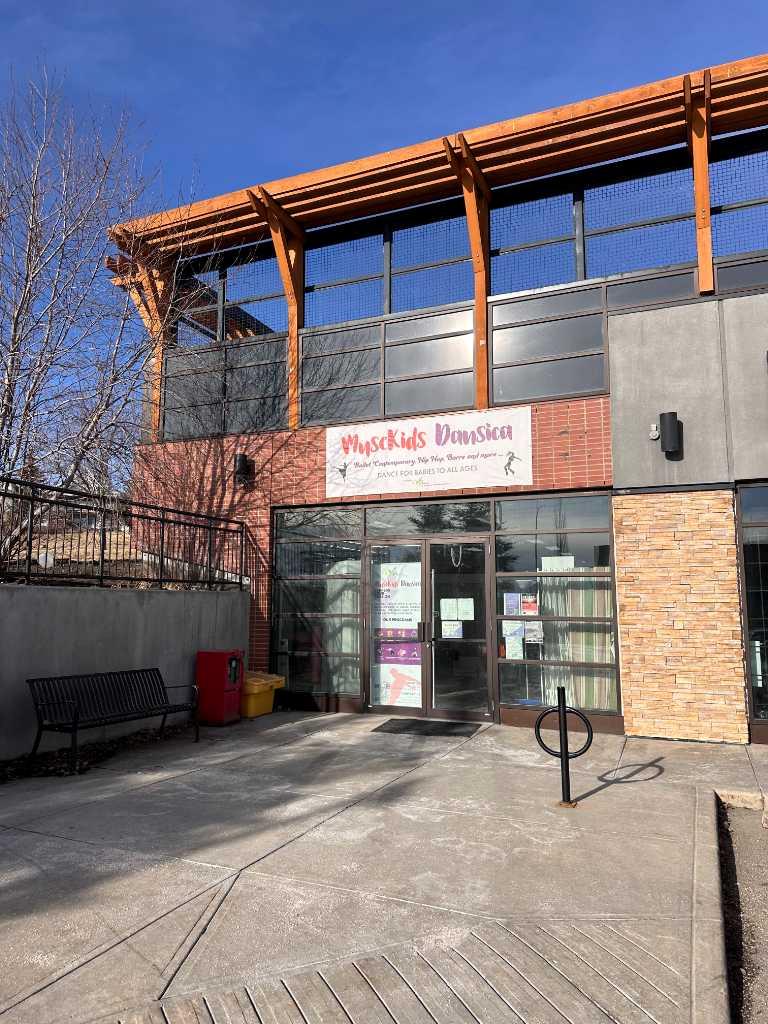 208, 500 Royal Oak D Drive NW, T3G5T5