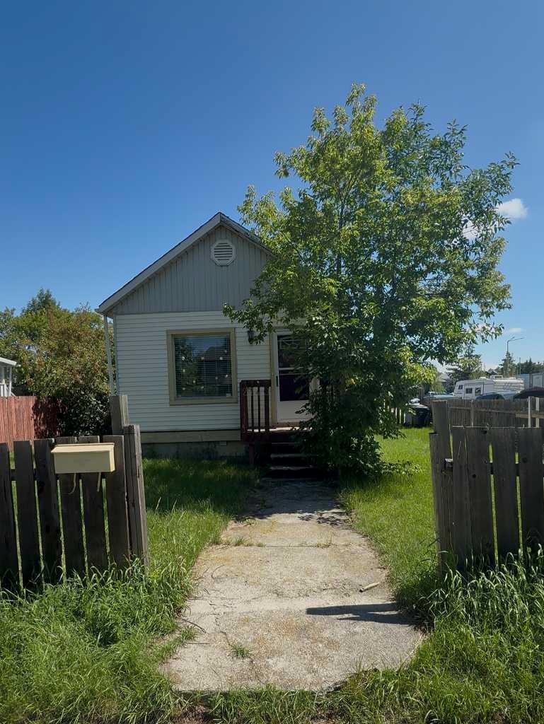 2740 16A Street SE, T2G 3T2