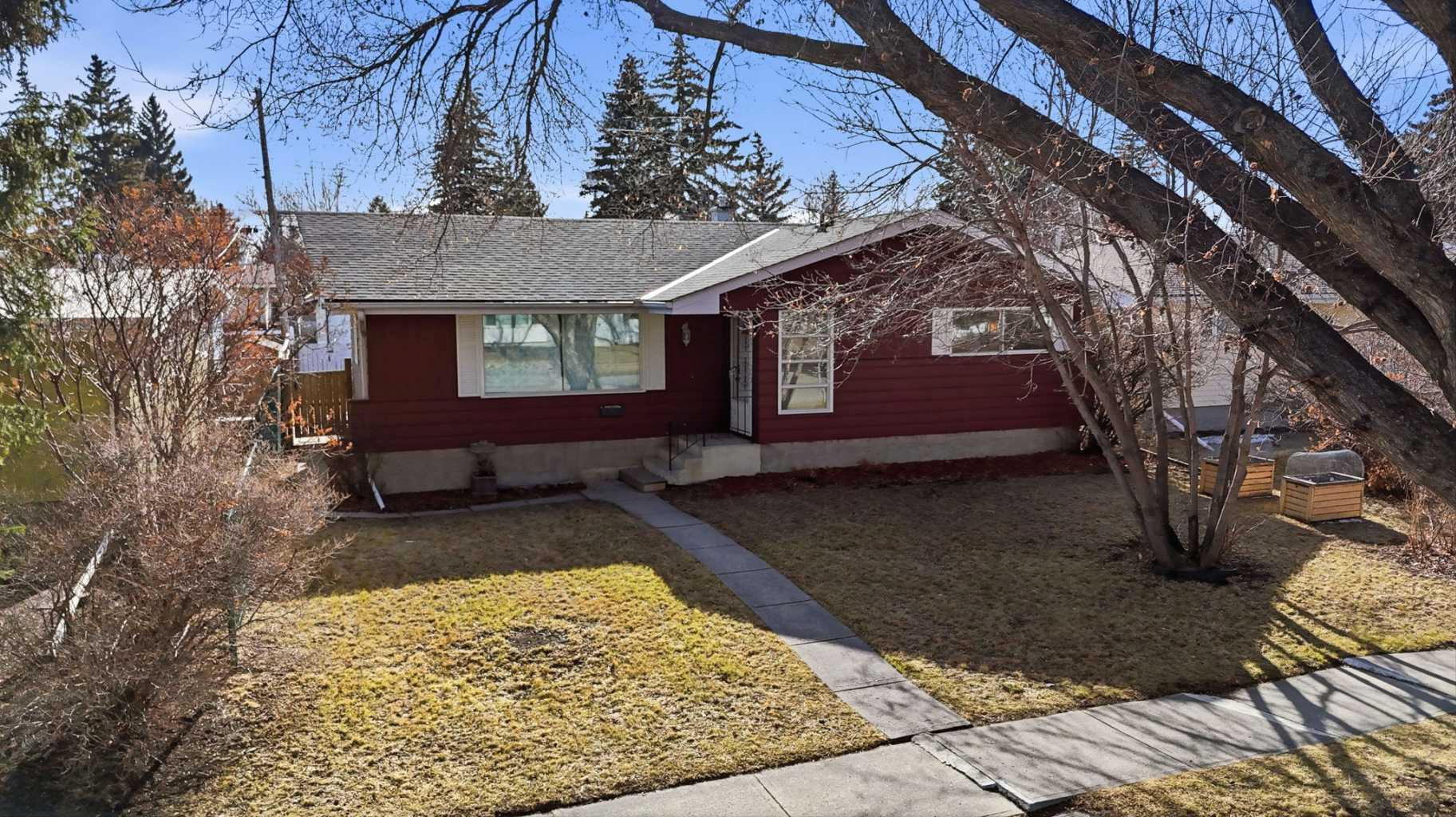 1447 Northmount Drive NW, T2L0G7