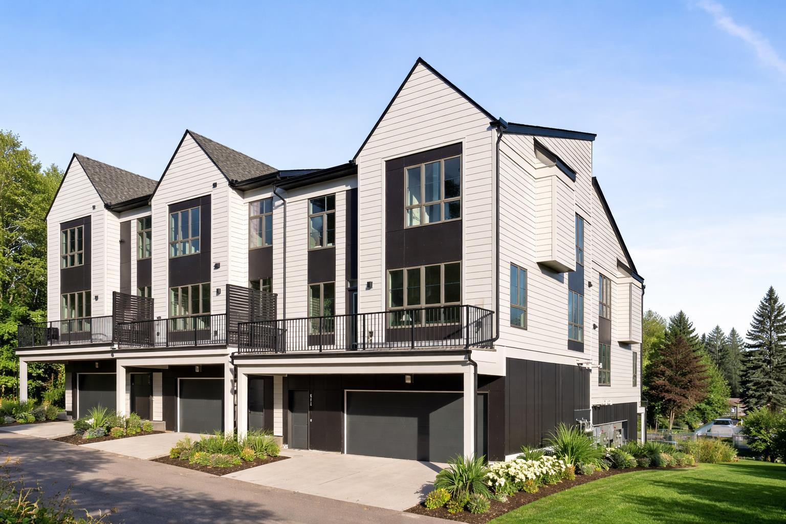 604 Sovereign Common SW, T3C 3Y3