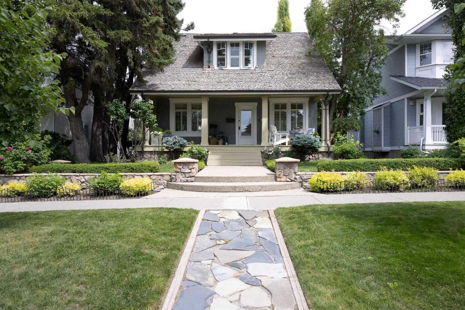 1712 25 Street SW, T3C1J6