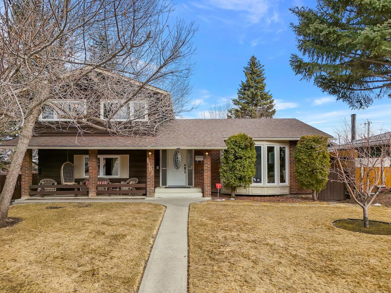 1102 Lake Christina Way SE, T2J 2R3