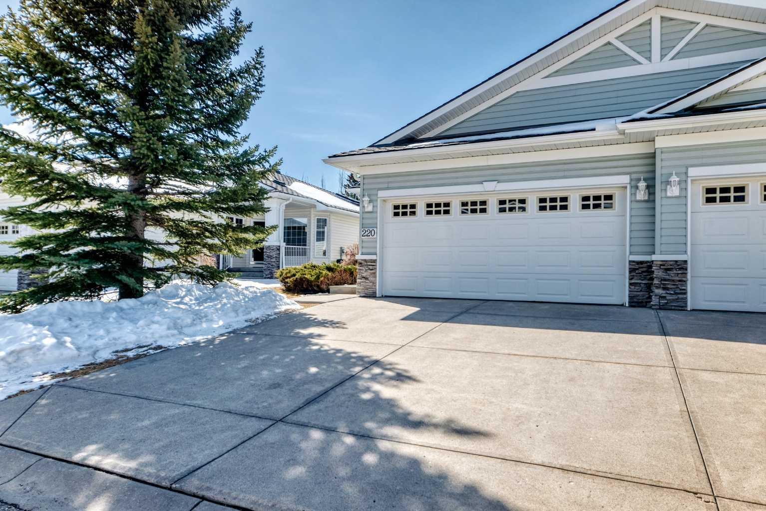220 Rocky Ridge Villas NW, T3G 4R3