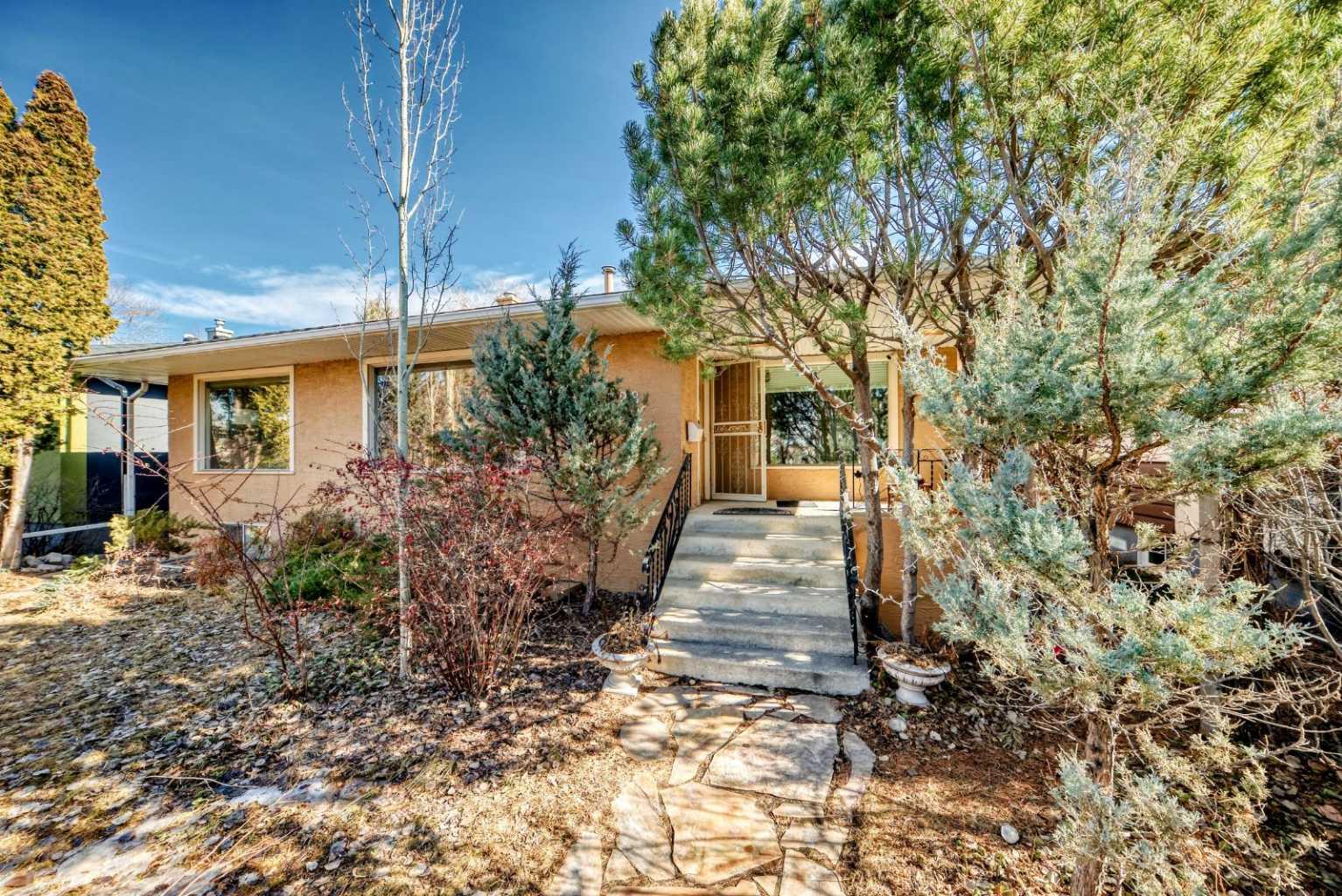 2328 Capitol Hill Crescent NW, T2M4C1