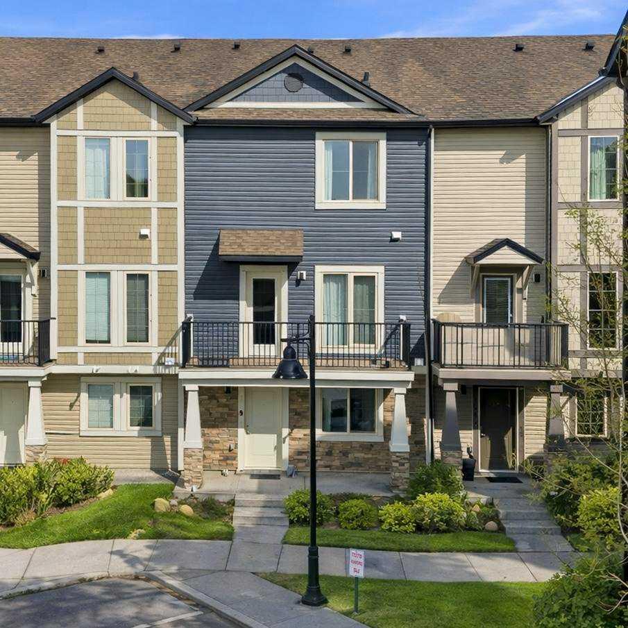 148 Legacy Point SE, T2X 3Z3