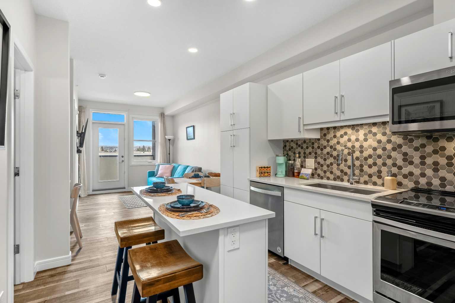 2410, 80 Greenbriar Place NW, T3B 6J4