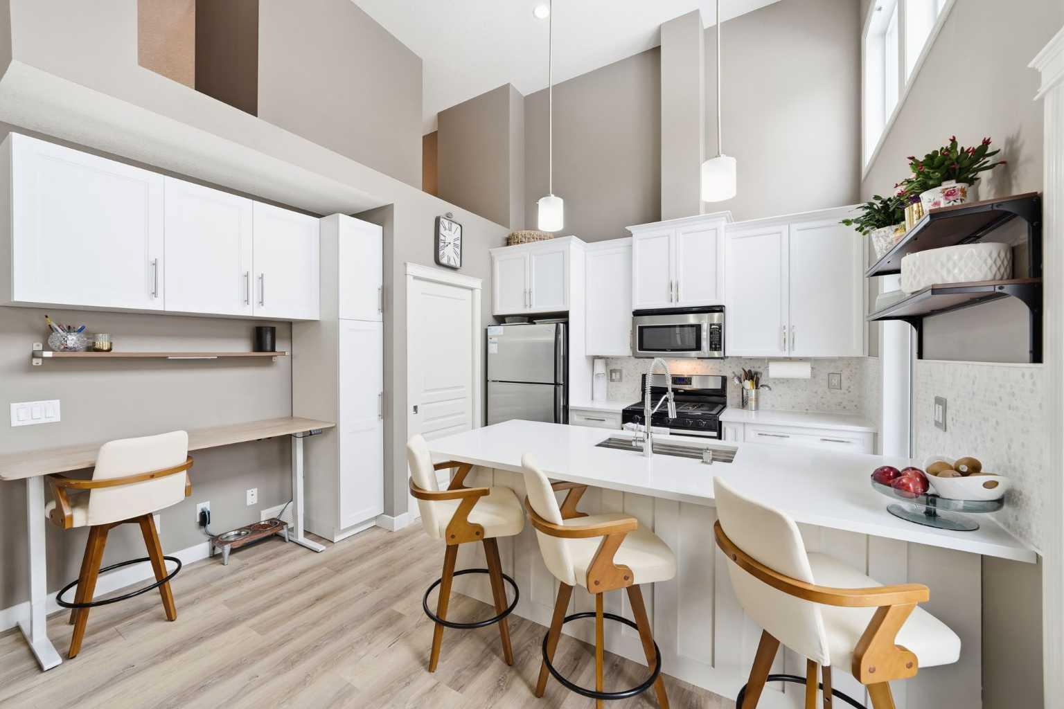 1607 Wentworth Villas SW, T3H 0K7