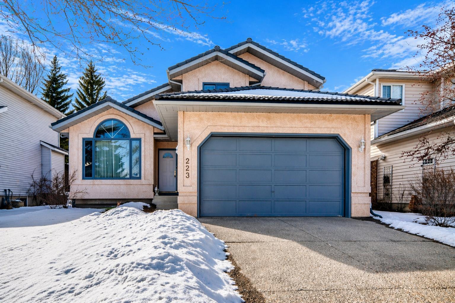 223 Hawkstone Close NW, T3G 3P3