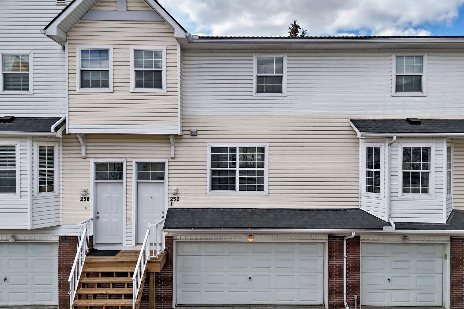 252 Prestwick Acres Lane SE, T2Z 3Y2