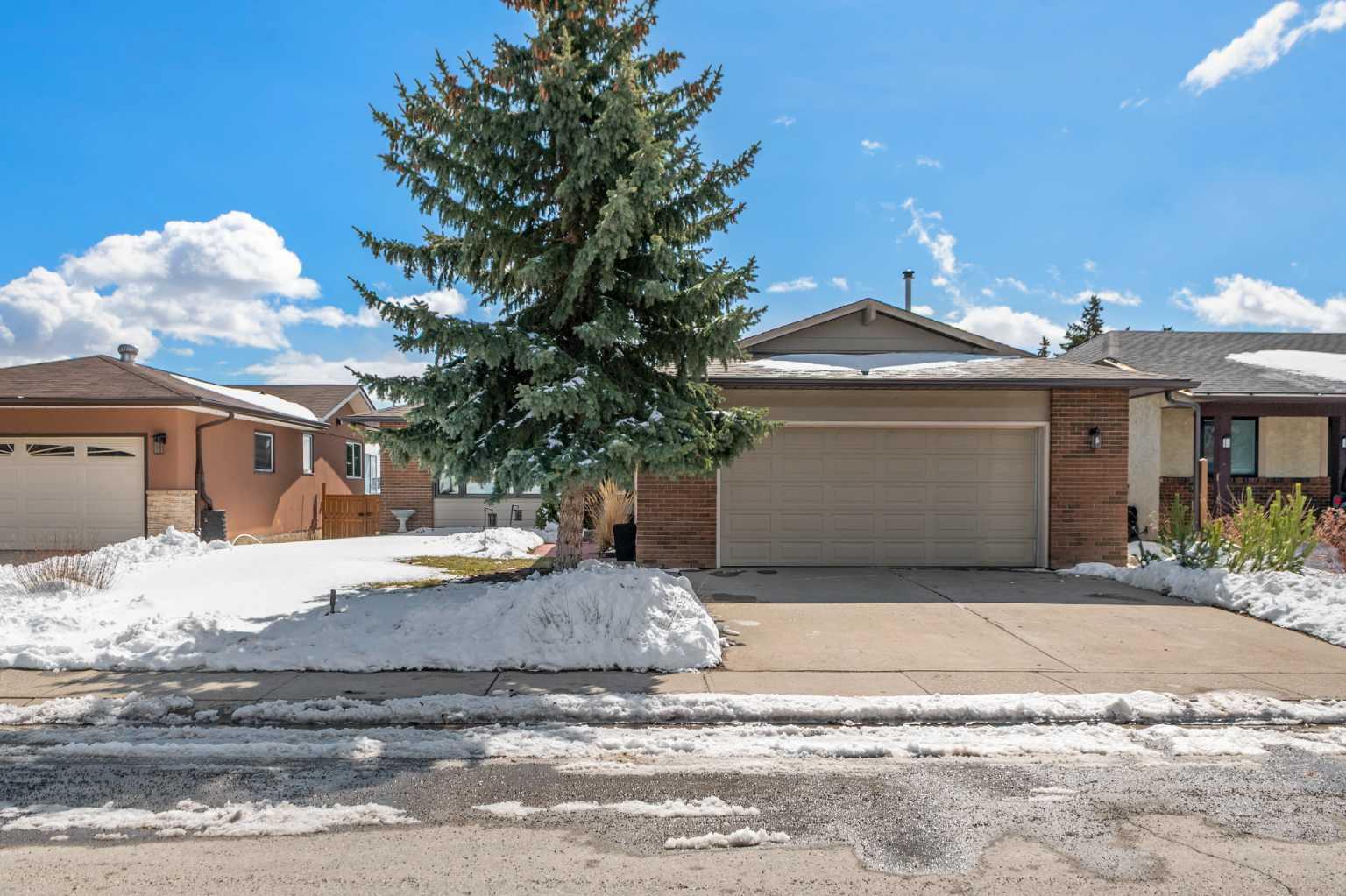 7715 67 Avenue NW, T3B 4B2