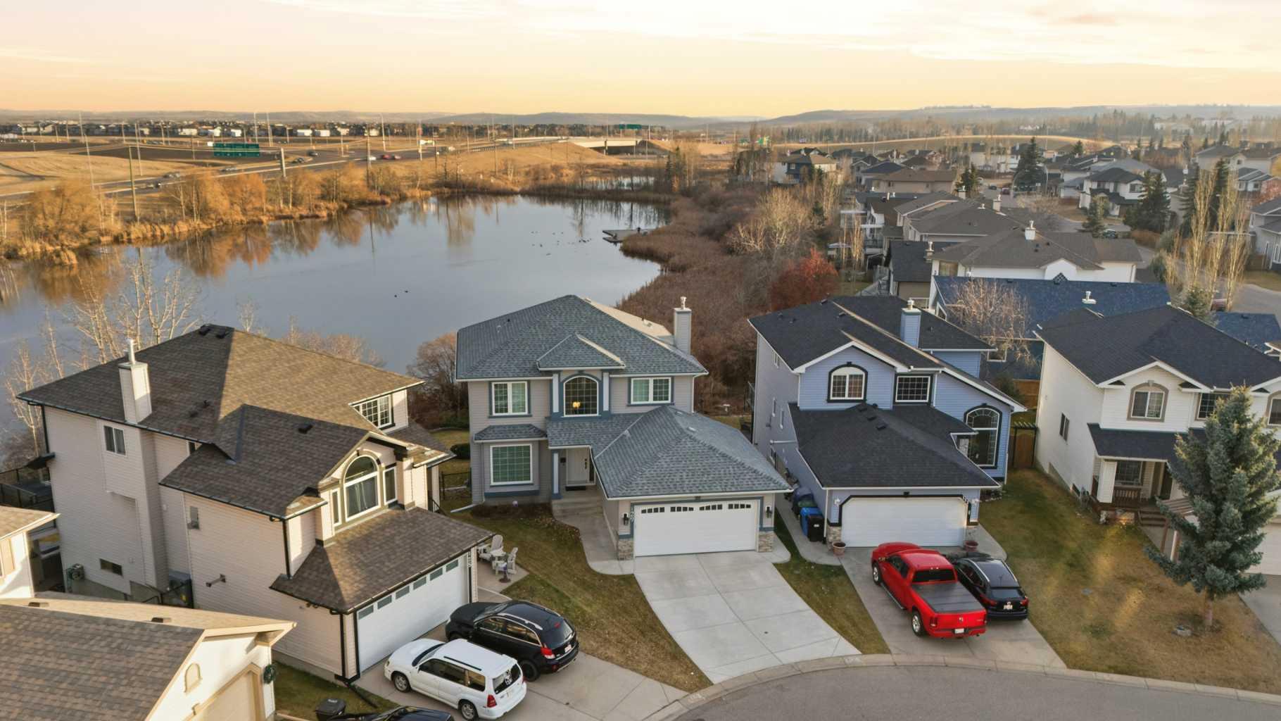 129 Bridlecreek Green SW, T2Y 3N6