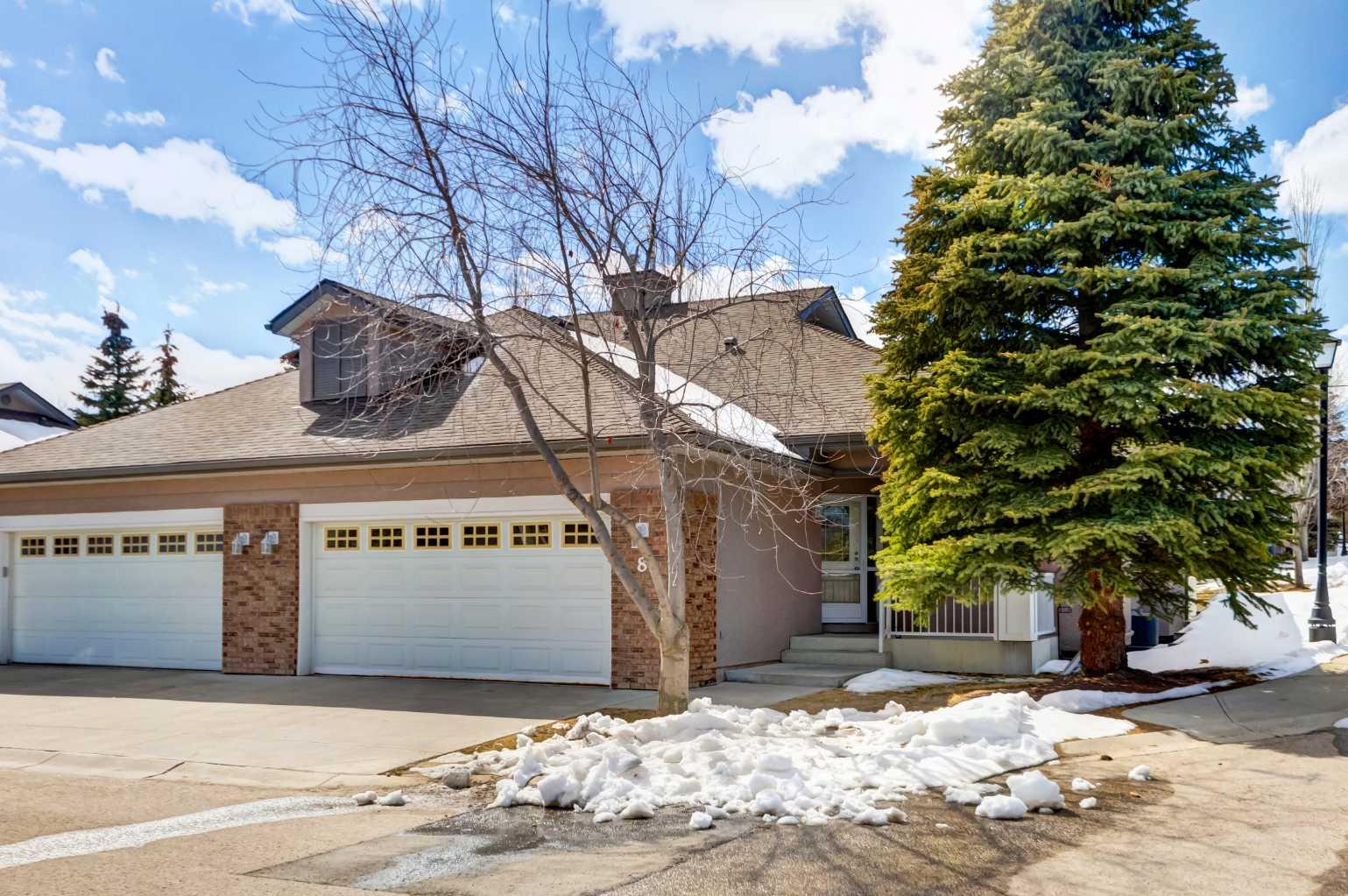 8 Straddock Villas SW, T3H 5C7
