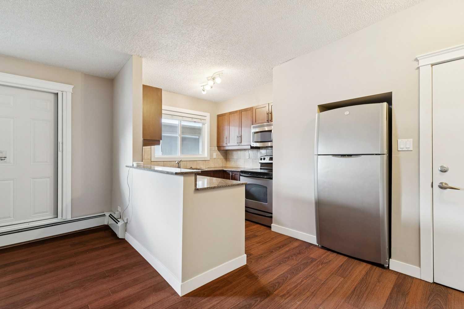4, 605 67 Avenue SW, T2V0M3