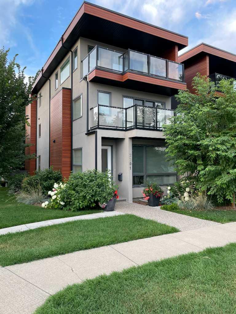 2201 Bowness Road NW, T2N 3L4