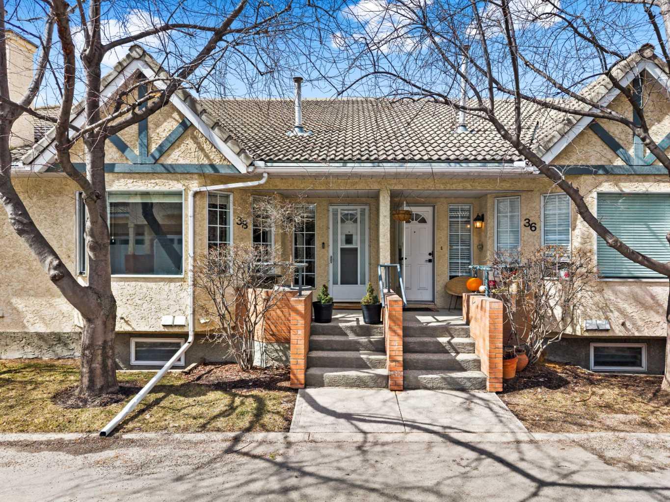 38 Richelieu Court SW, T3E 7E9