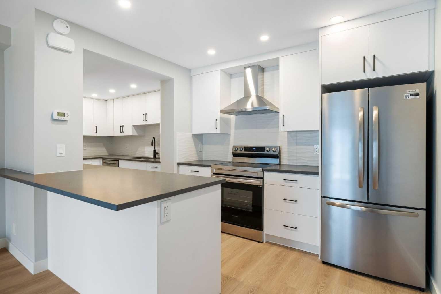 11, 4915 45 Street SW, T3E3W5