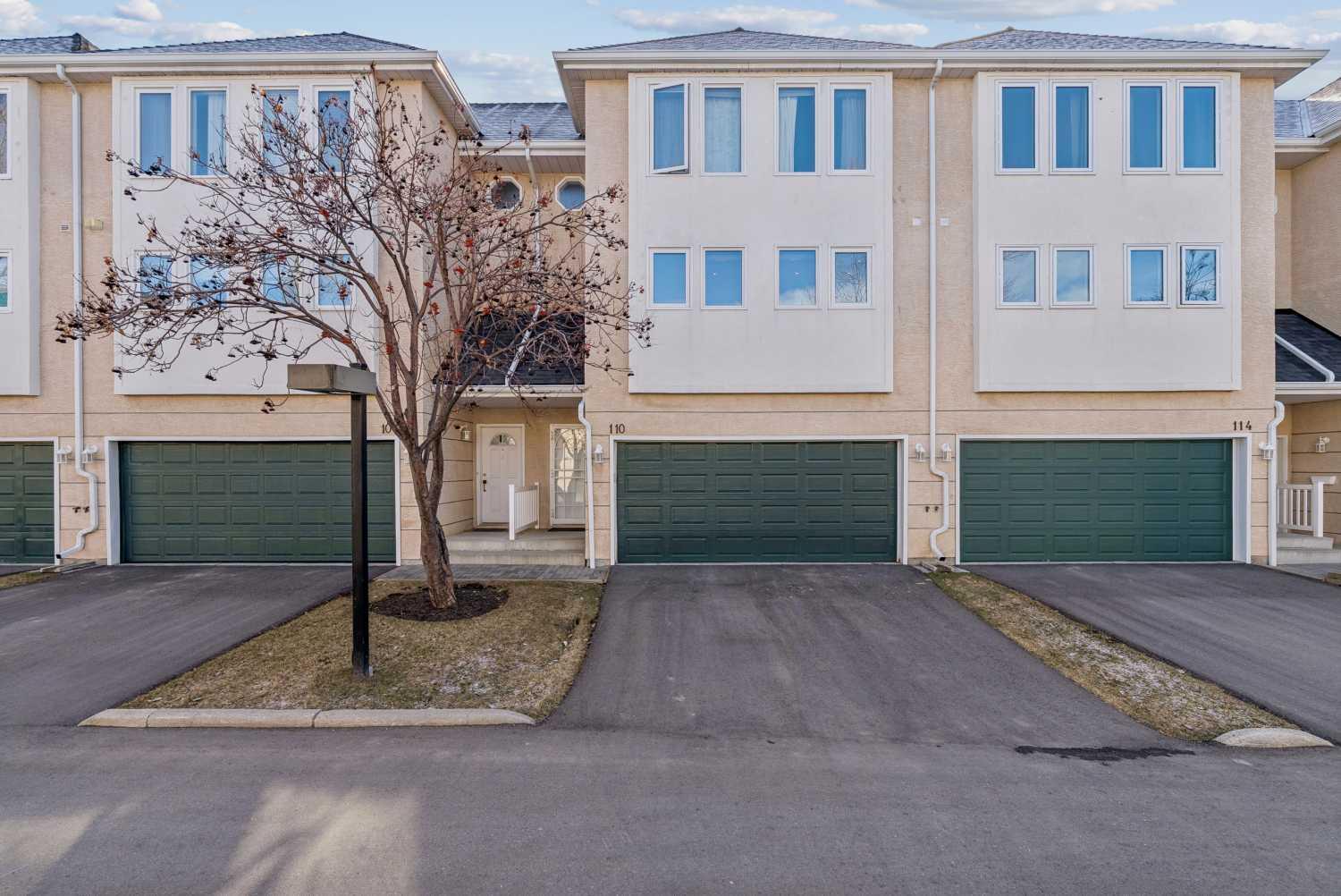 110 Candle Terrace SW, T2W 6G7