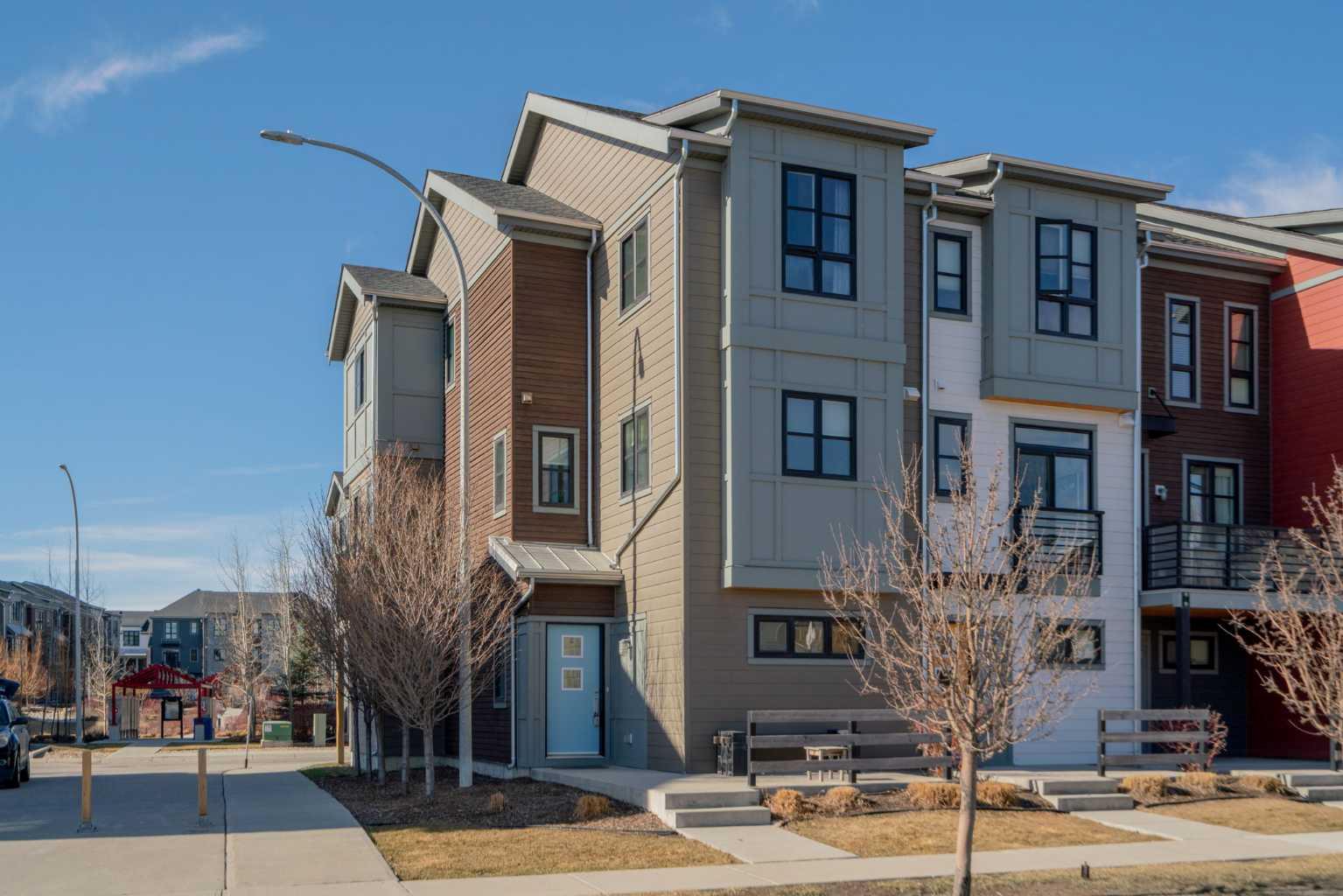 960 Walden Drive SE, T2X 4C4
