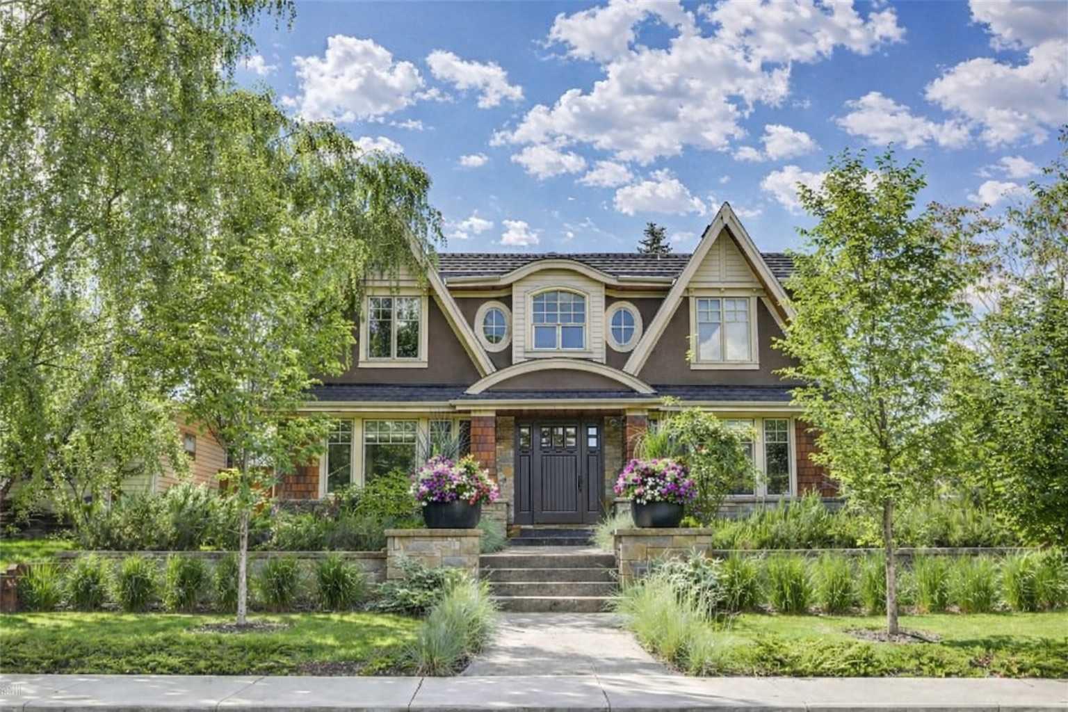 3803 11 Street SW, T2T 3M5