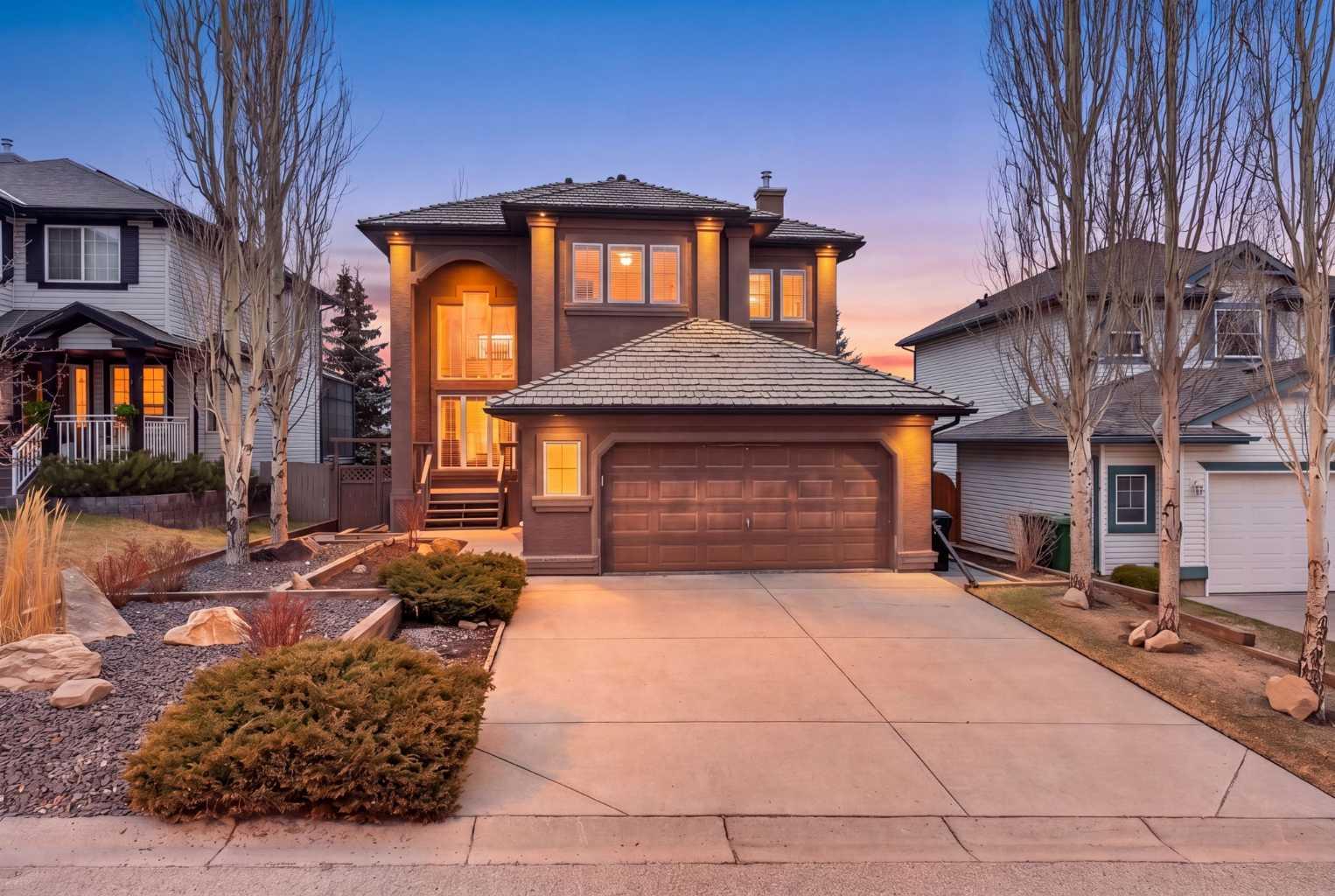 111 Valley Ponds Crescent NW, T3B 5T7