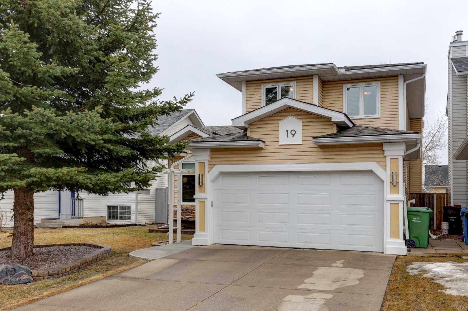 19 Riverstone Crescent SE, T2C 4A4