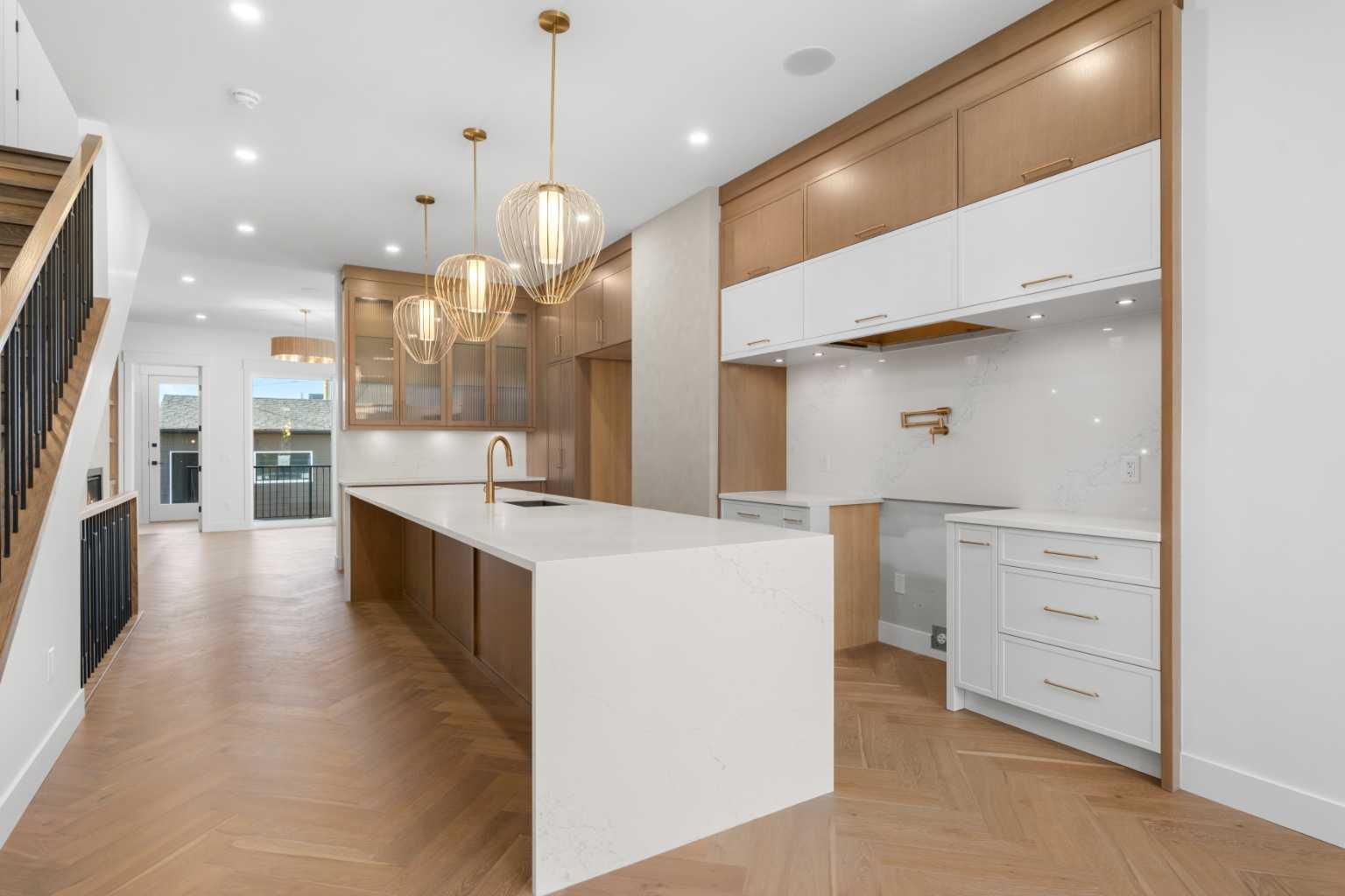 5104 21 Avenue NW, T3B 0X4